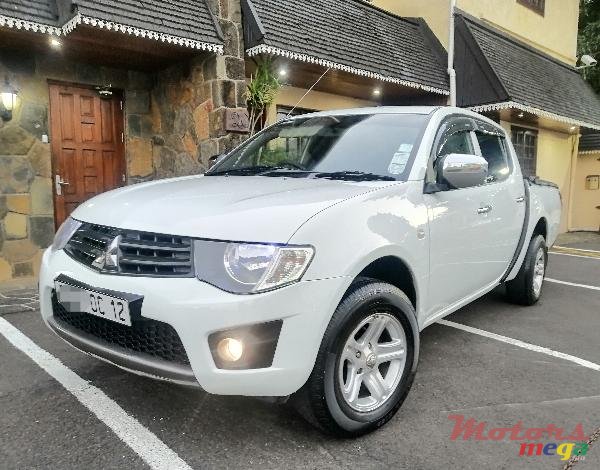 2012' Mitsubishi L 200 photo #1