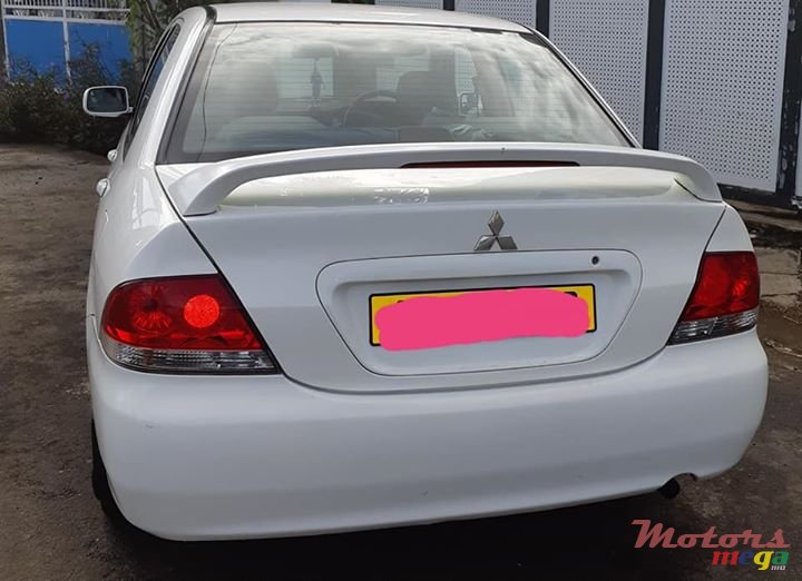 2009' Mitsubishi Lancer photo #2