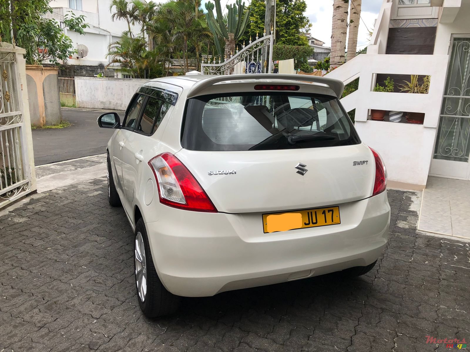 2017' Suzuki Swift photo #2