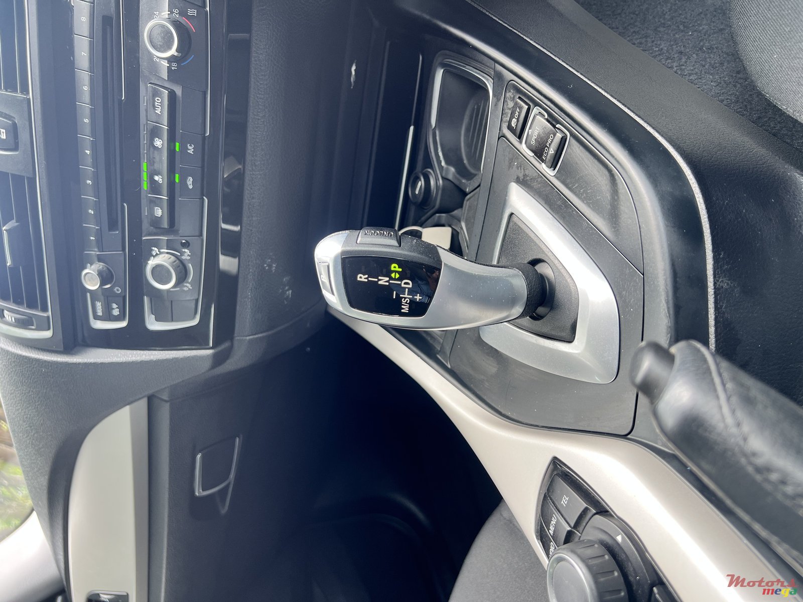 2016' BMW 118 photo #7