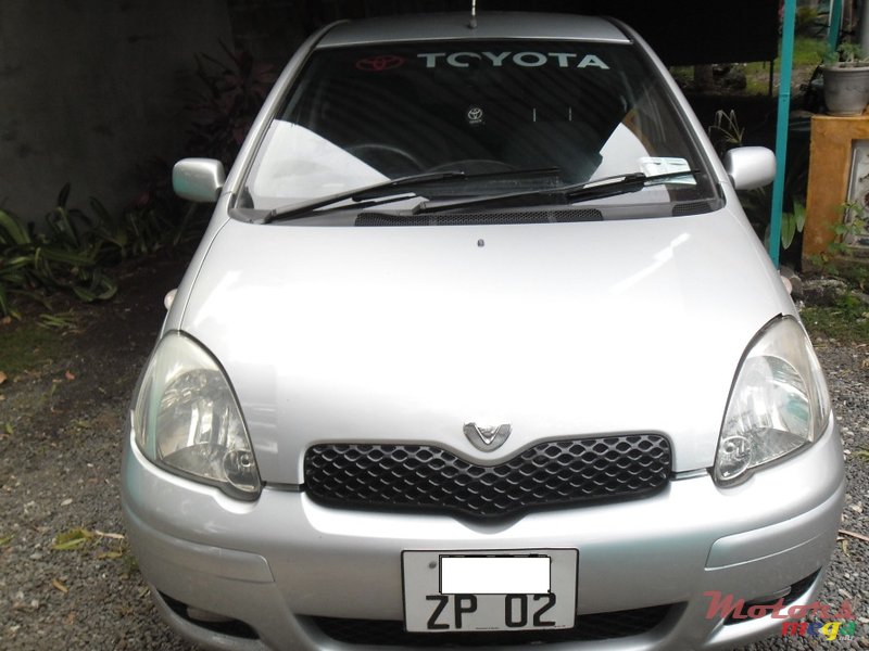 2002' Toyota Vitz photo #3