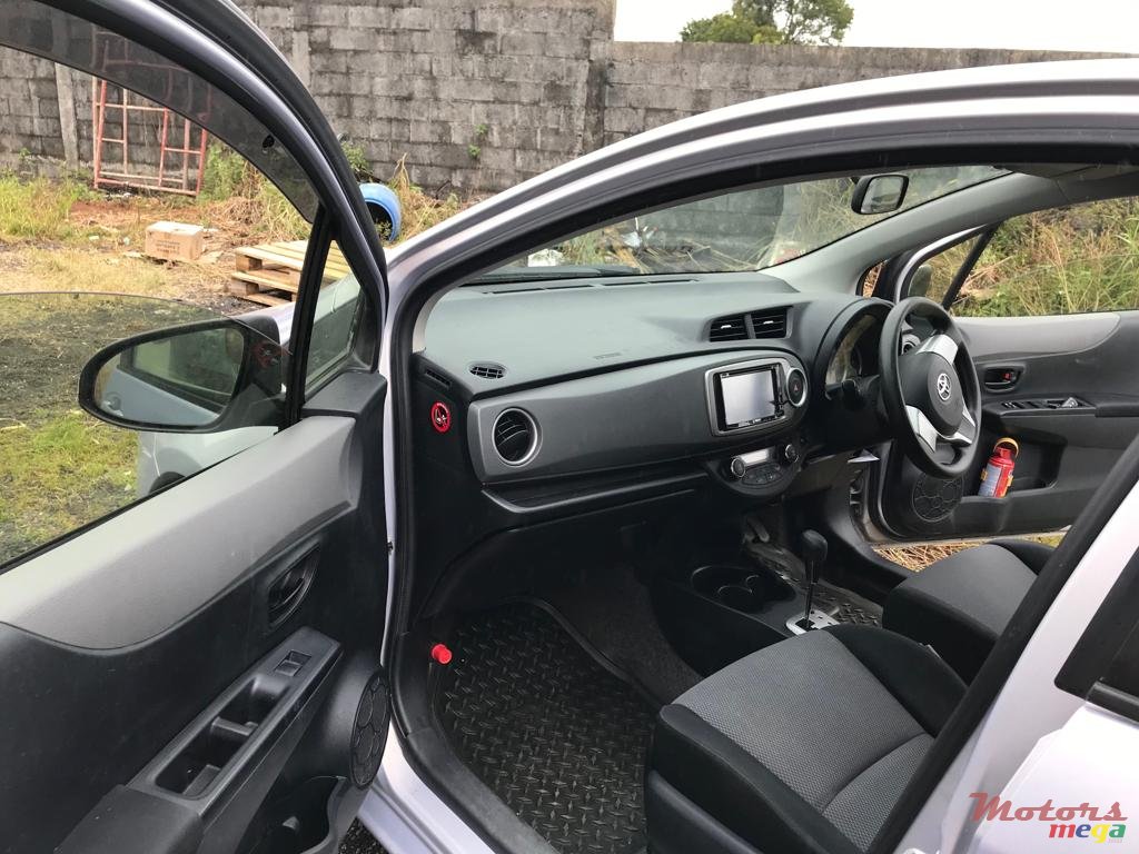 2012' Toyota Vitz photo #2