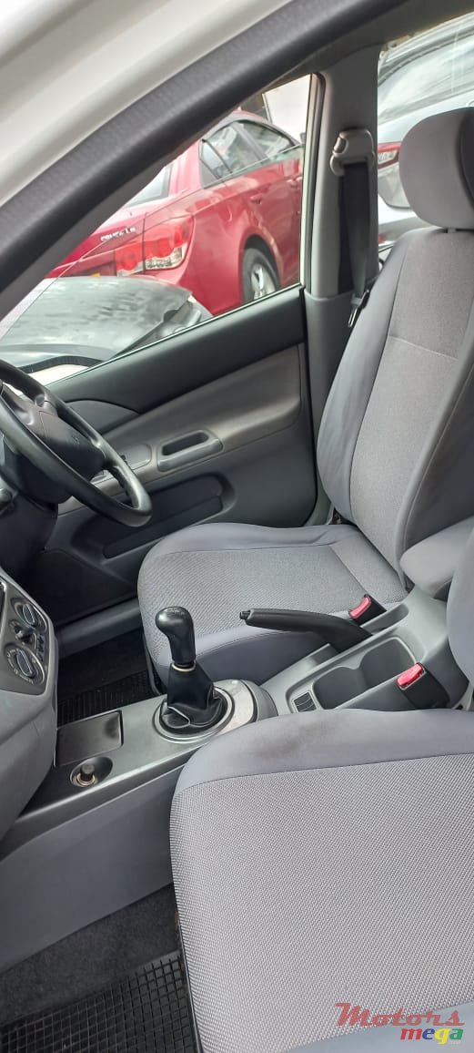 2009' Mitsubishi Lancer Glx photo #3