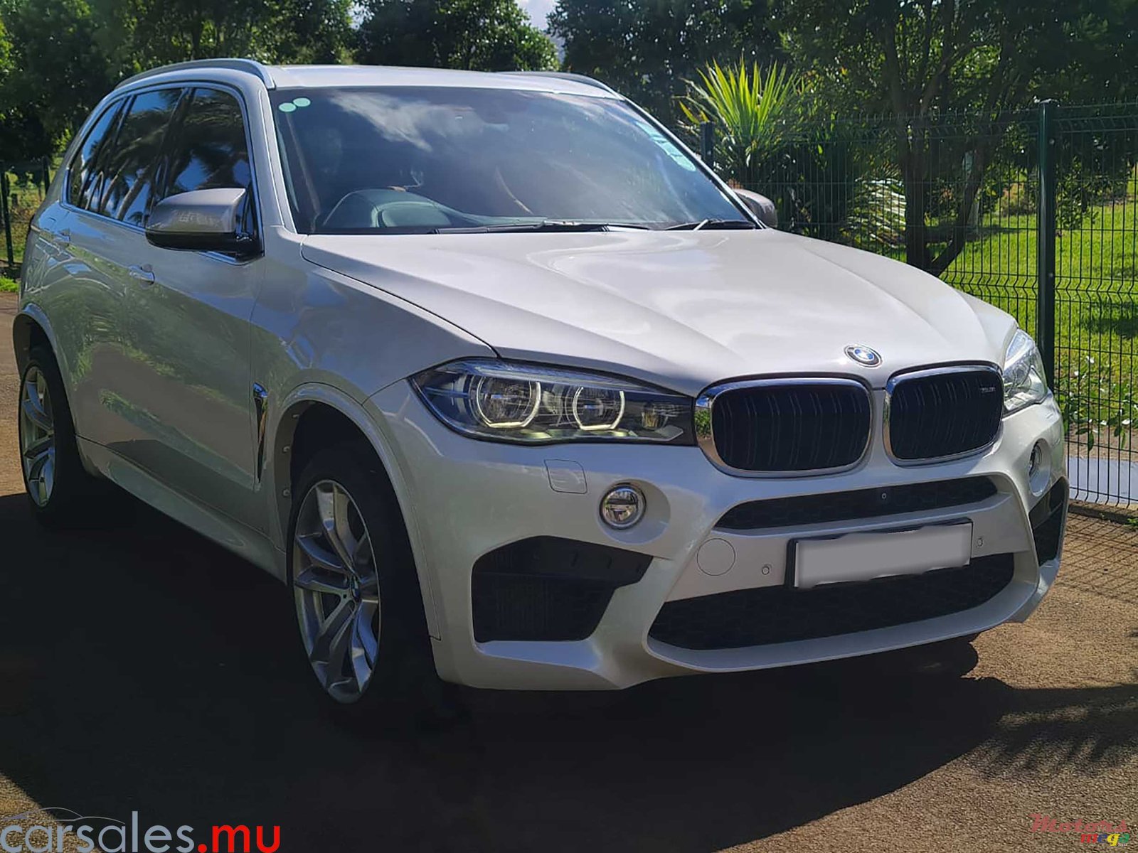 2015' BMW X5 4.4 Twin Power Turbo XDrive photo #2