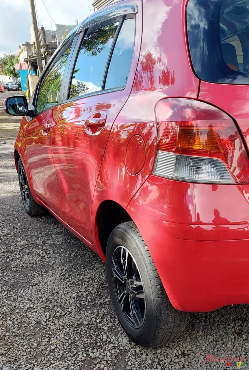 2009' Toyota Vitz photo #4