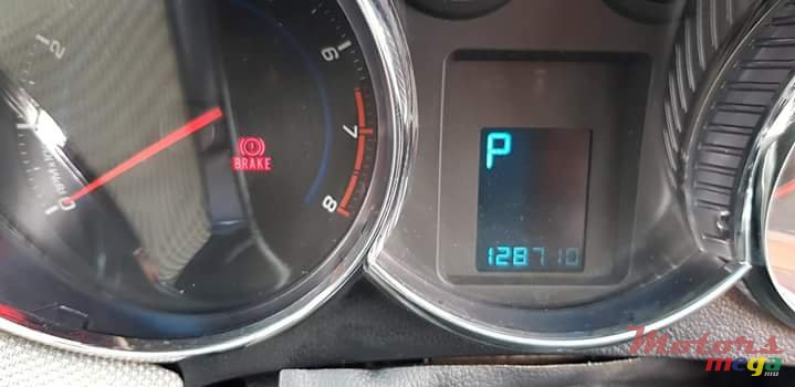 2011' Chevrolet Cruze photo #3