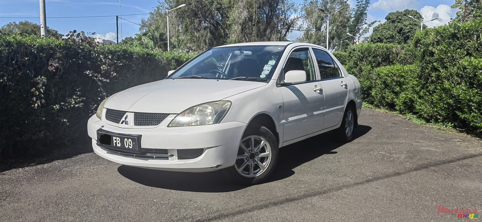 2009' Mitsubishi Lancer photo #2