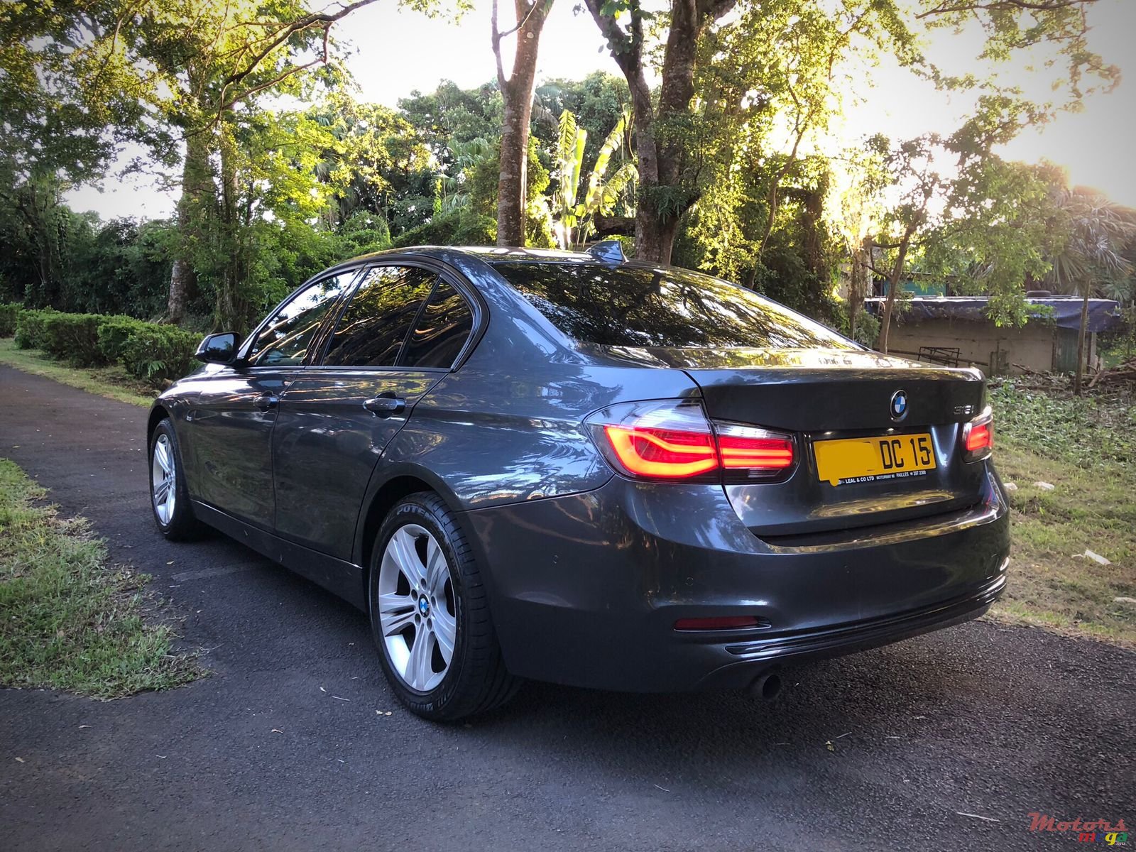 2015' BMW 318i manual photo #5