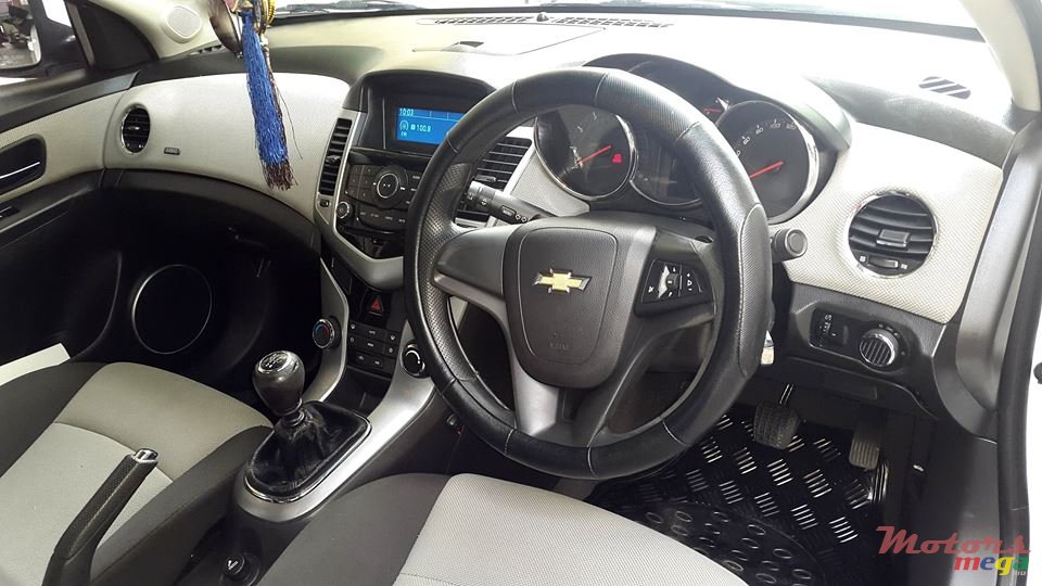 2011' Chevrolet photo #4