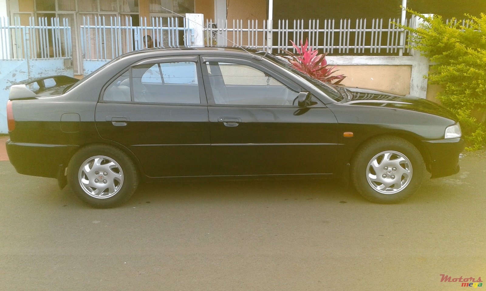 2000' Mitsubishi Lancer photo #4