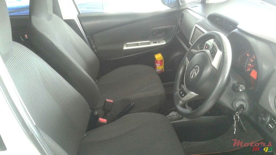 2016' Toyota Vitz photo #5