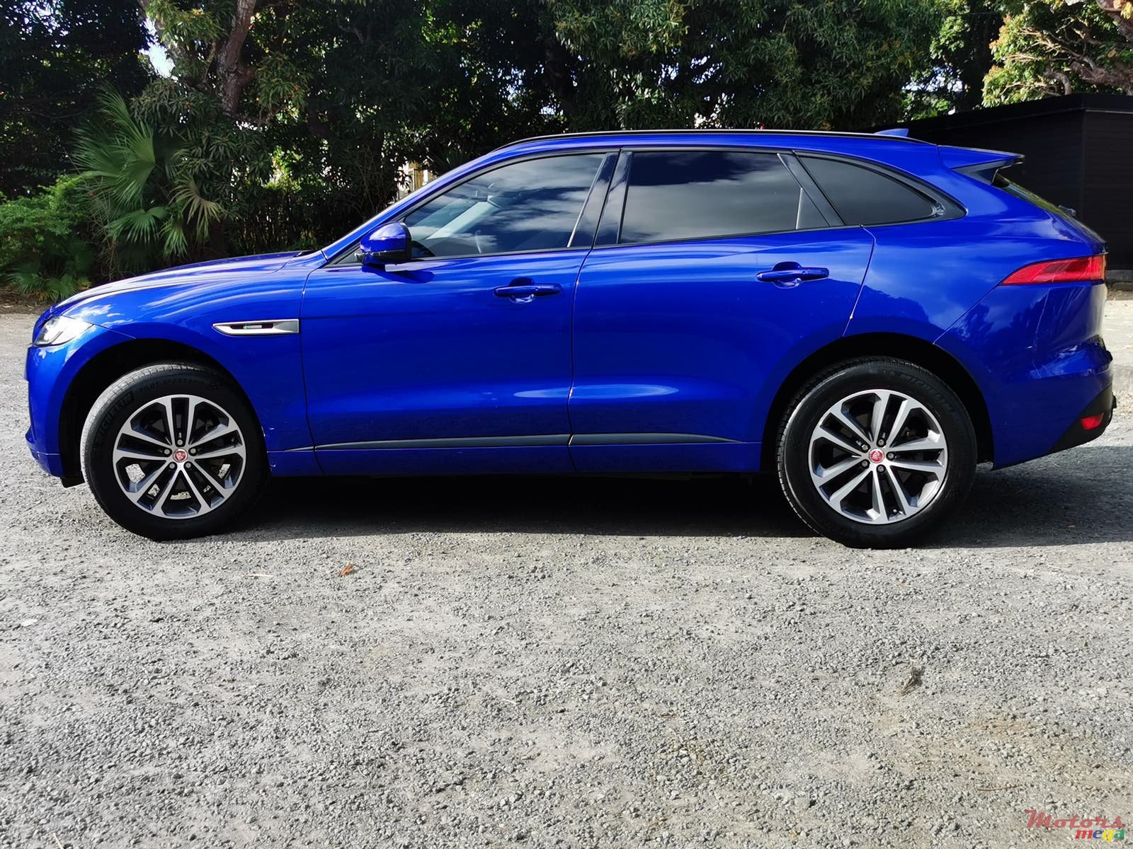 2017' Jaguar F-Pace F sport photo #5