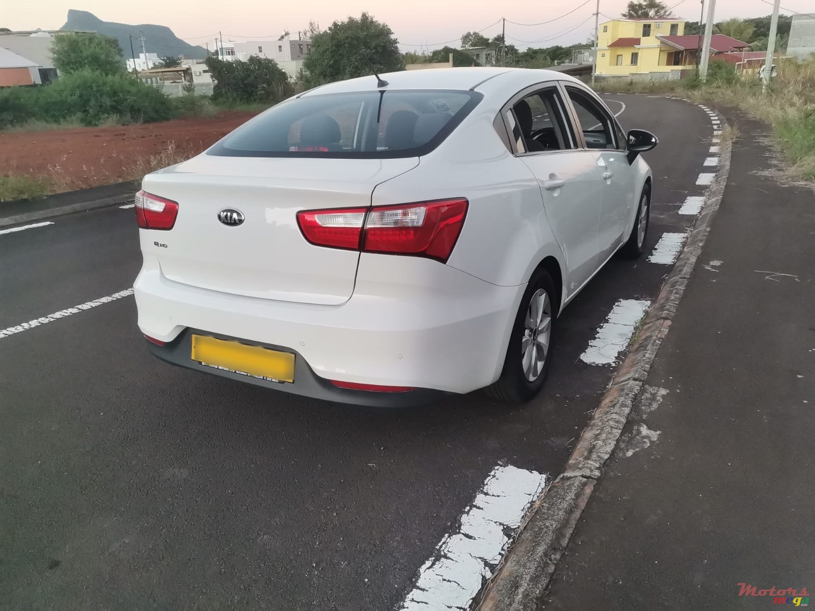 2015' Kia Rio photo #3