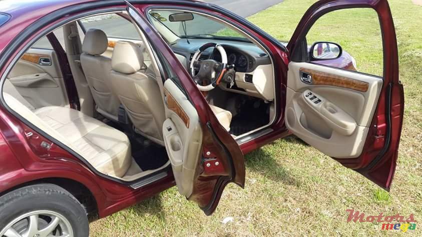 2002' Nissan n16 photo #5