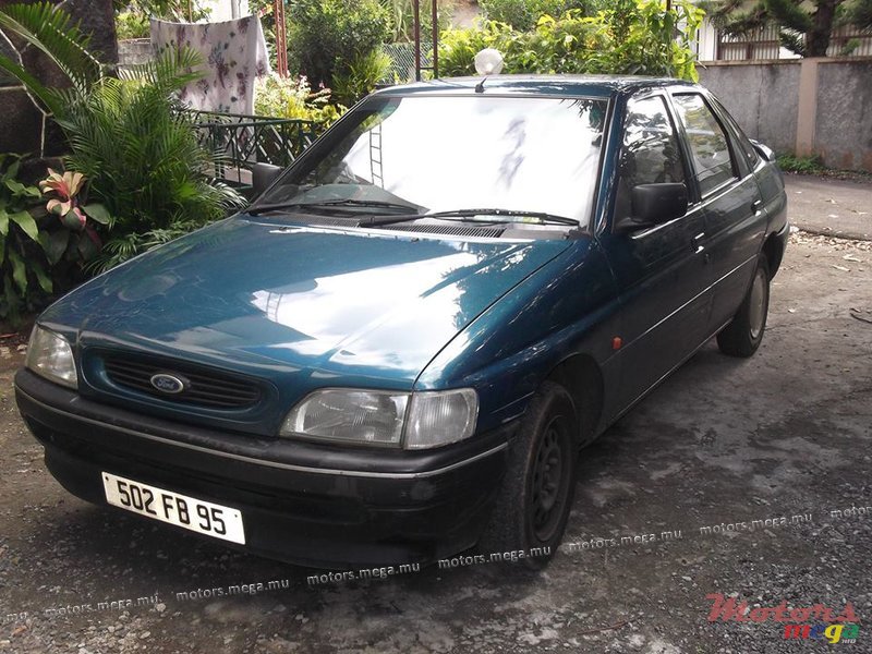1995' Ford Escort photo #1