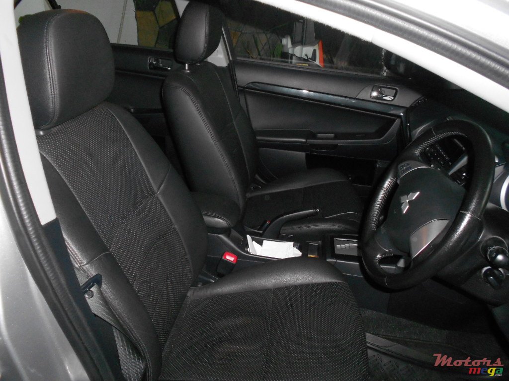 2016' Mitsubishi Lancer photo #4