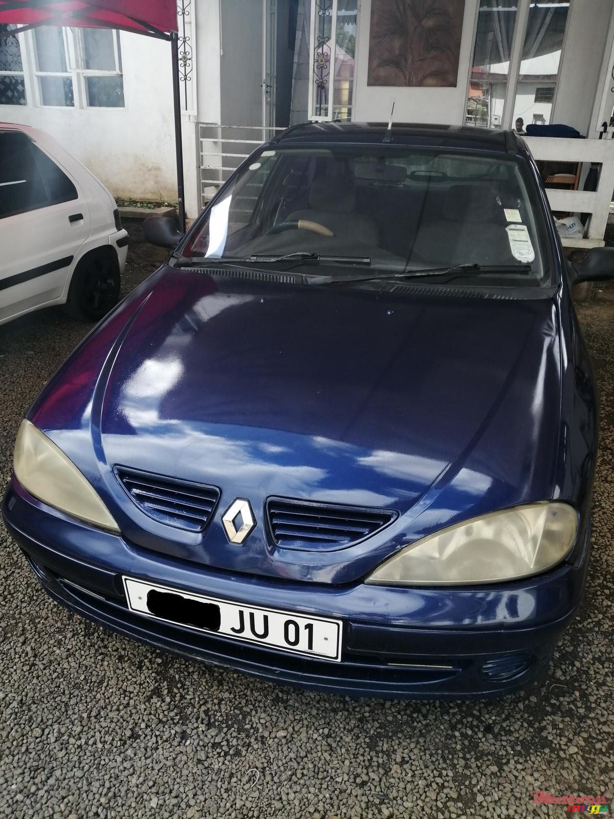 2001' Renault Megane photo #4