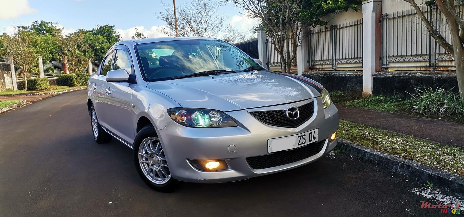 2004' Mazda Axela photo #1