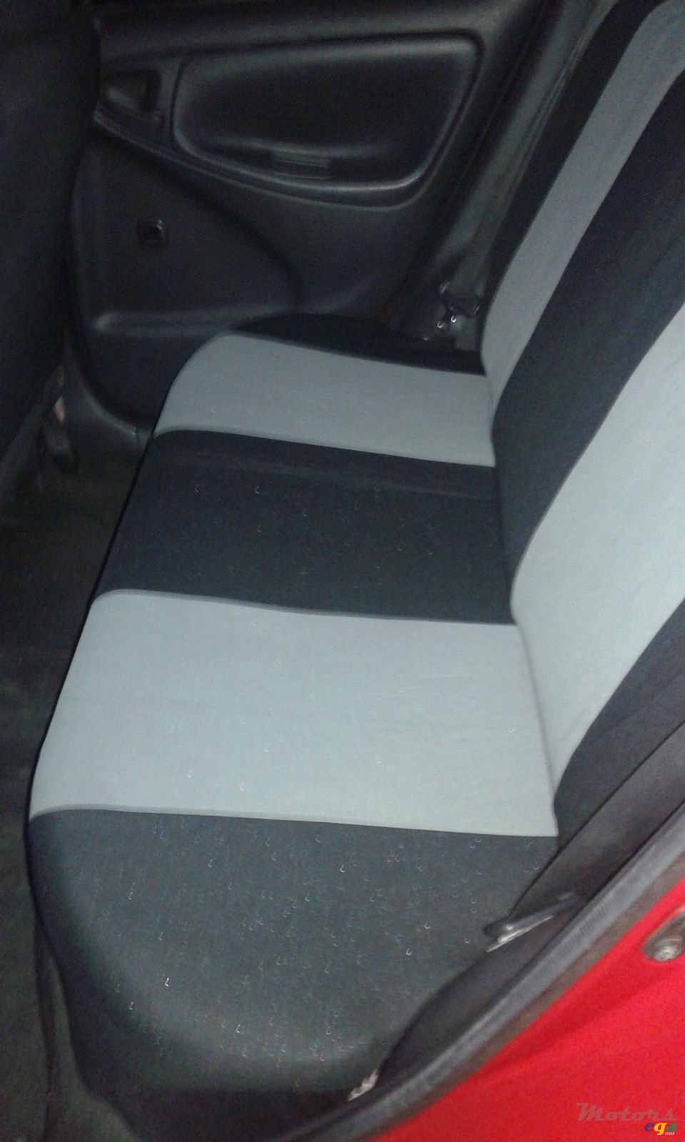 2002' Toyota Vitz photo #2