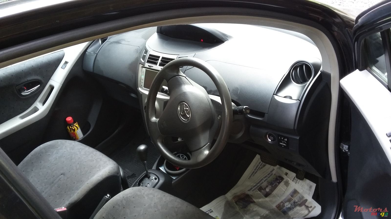 2009' Toyota Vitz photo #3