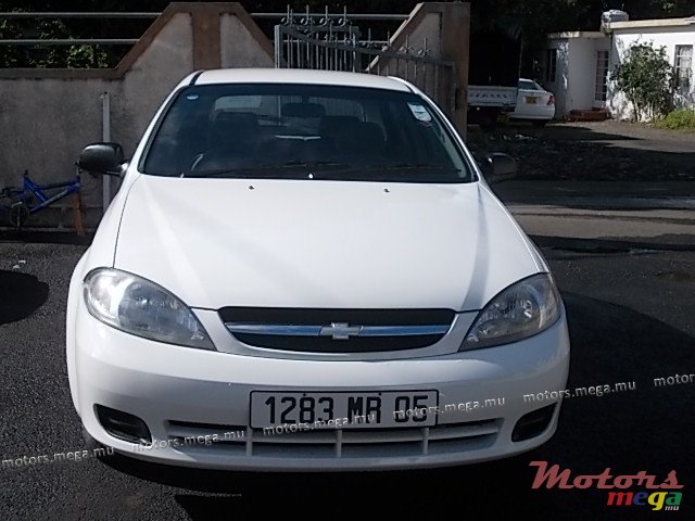 2005' Chevrolet Optra photo #1