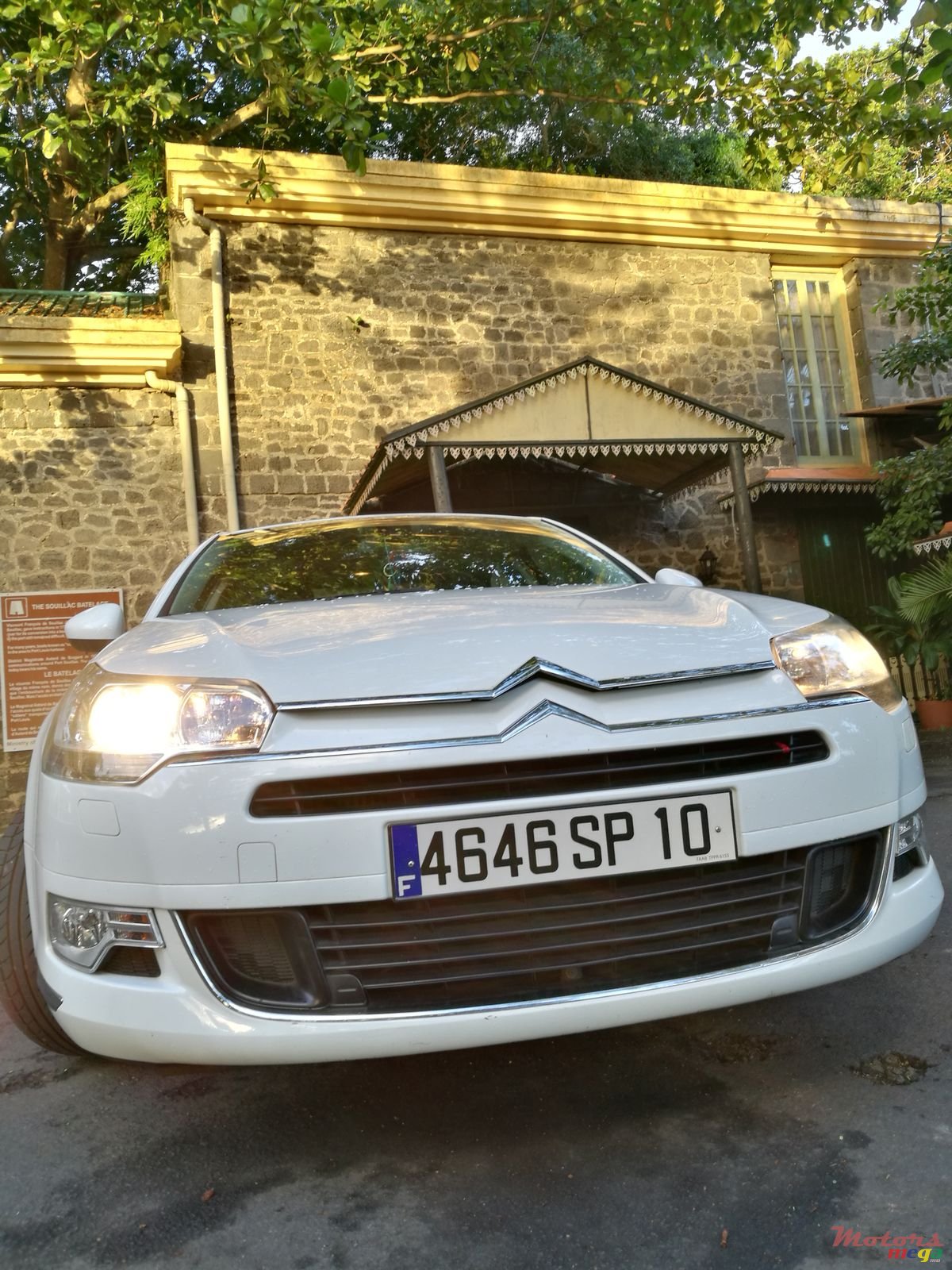 2010' Citroen C5 photo #2