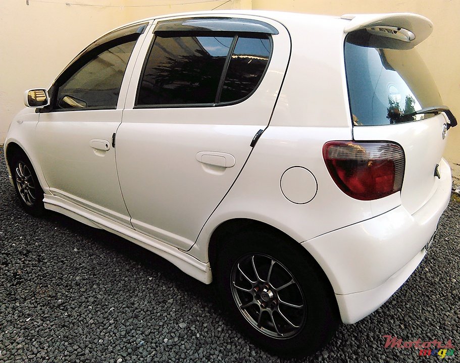 2000' Toyota Vitz photo #3