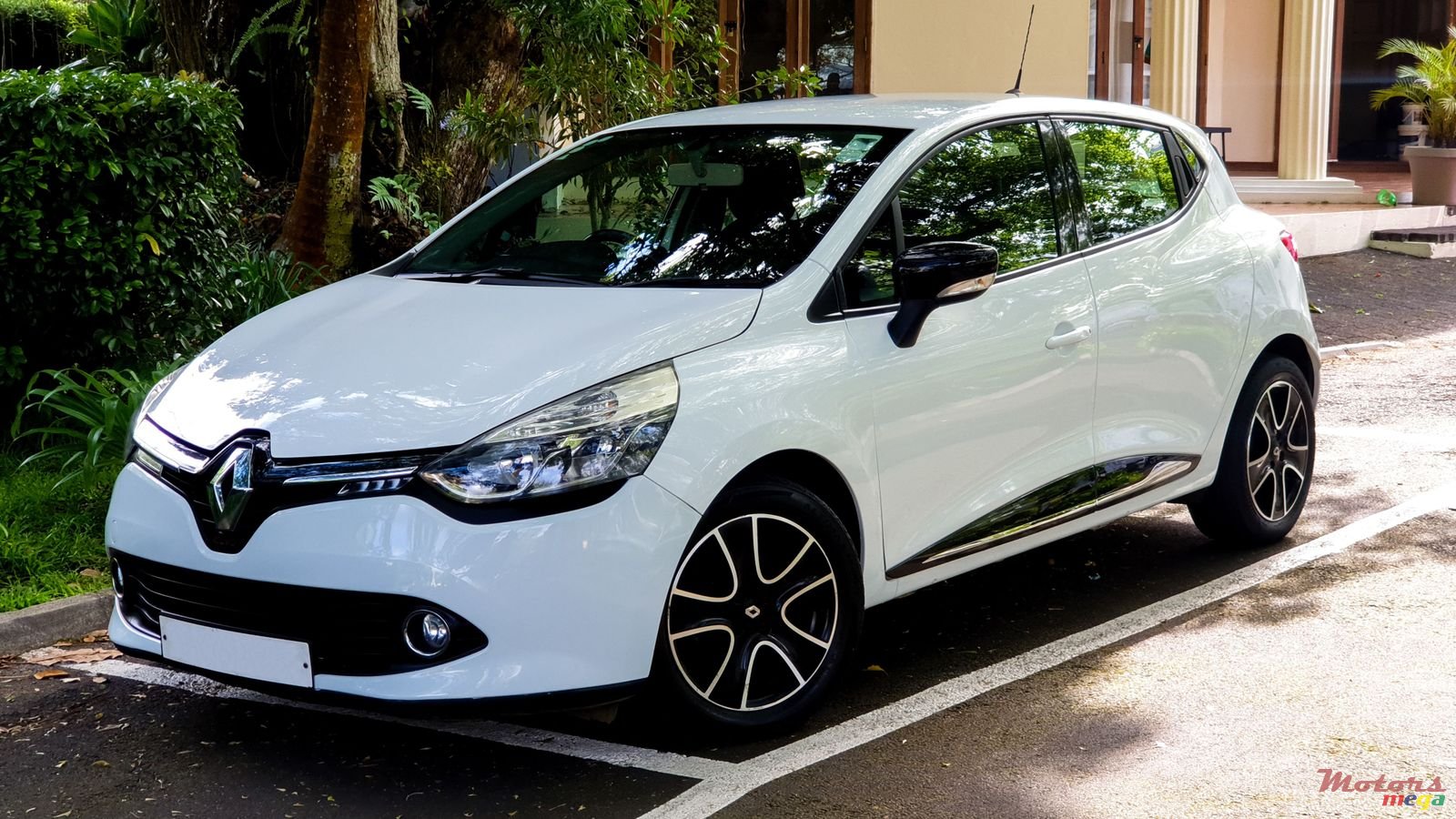 2015' Renault Clio Expression photo #2