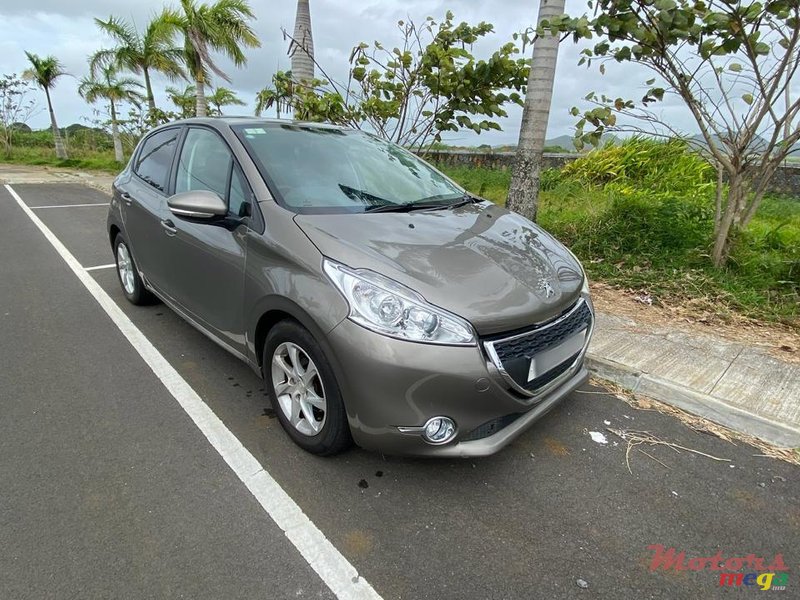 2015' Peugeot 208 photo #1