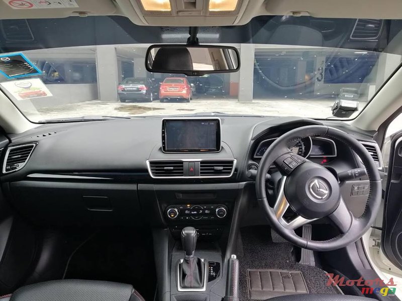 2015' Mazda 3 photo #4