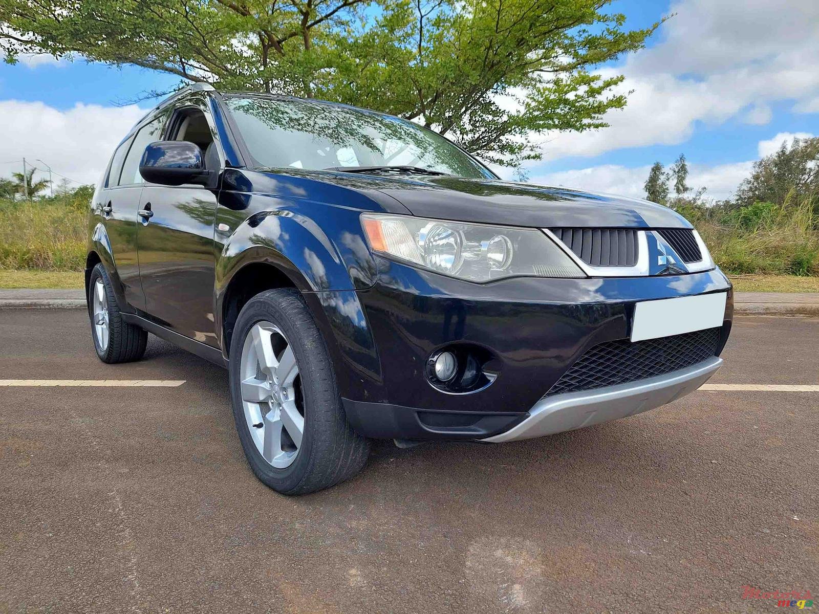 2009' Mitsubishi Outlander photo #1