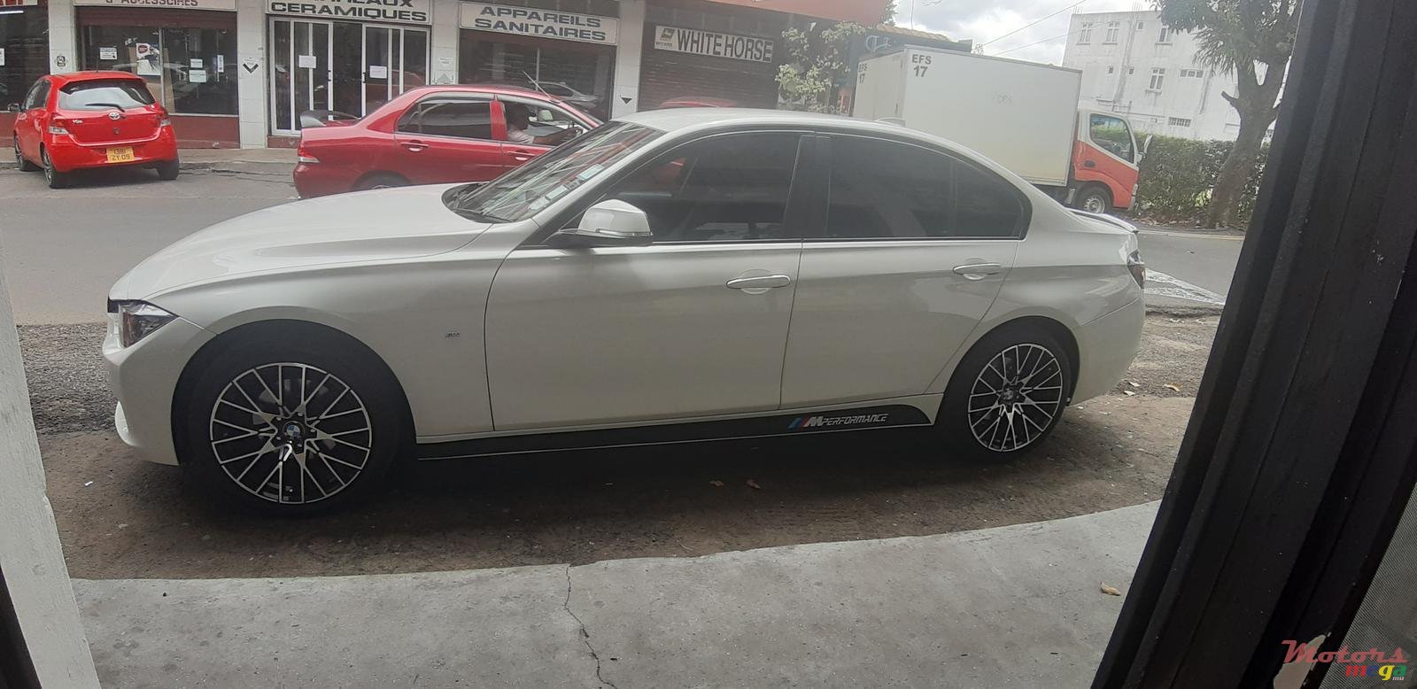 2014' BMW 316 photo #2