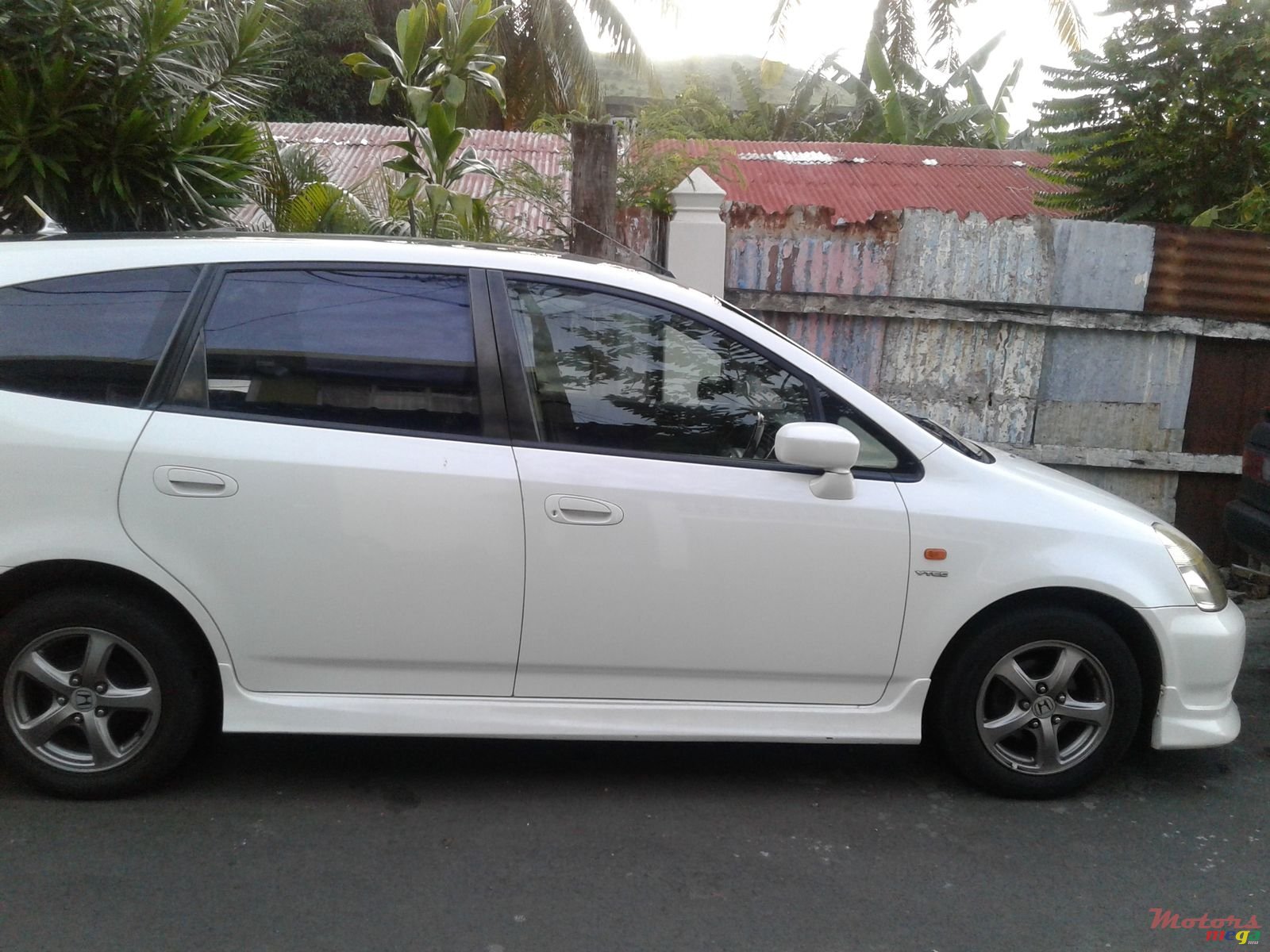 2003' Honda Stream photo #2