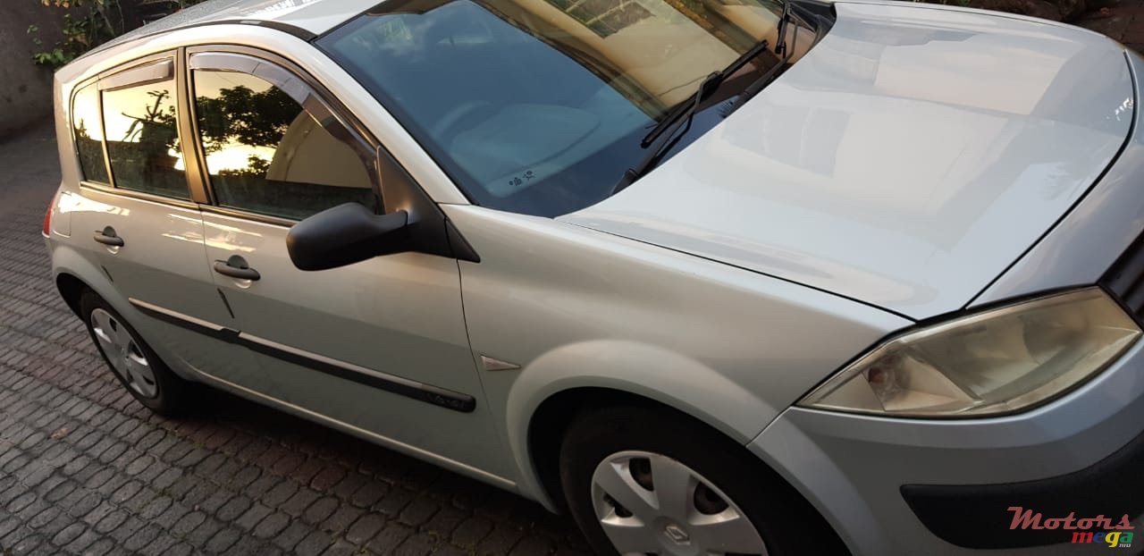 2003' Renault Megane photo #2