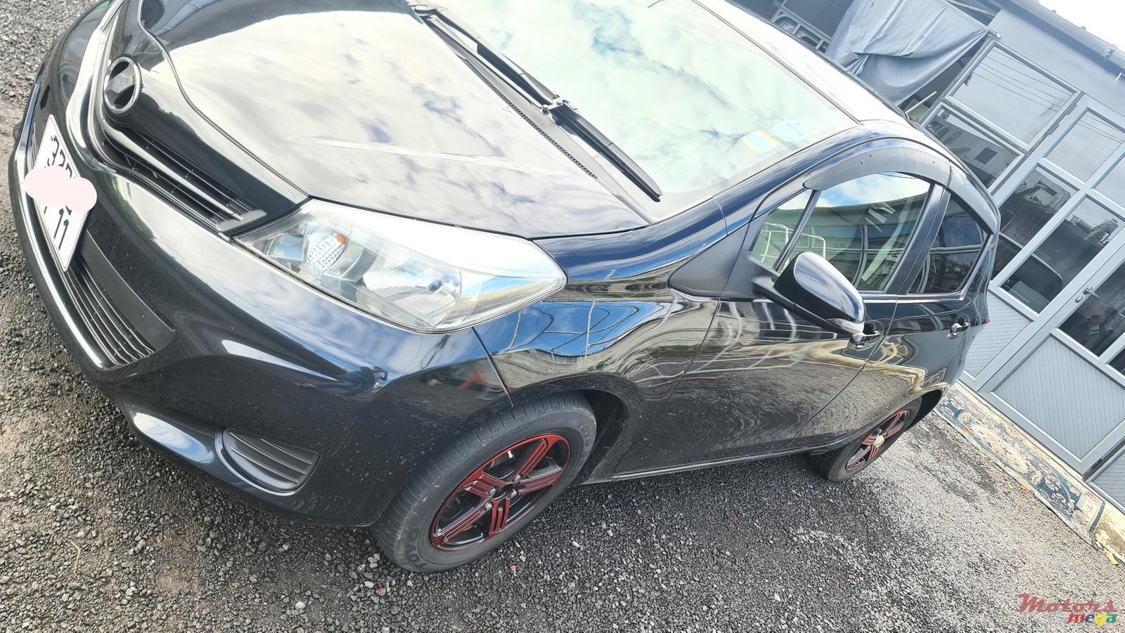 2011' Toyota Vitz 1300 photo #4