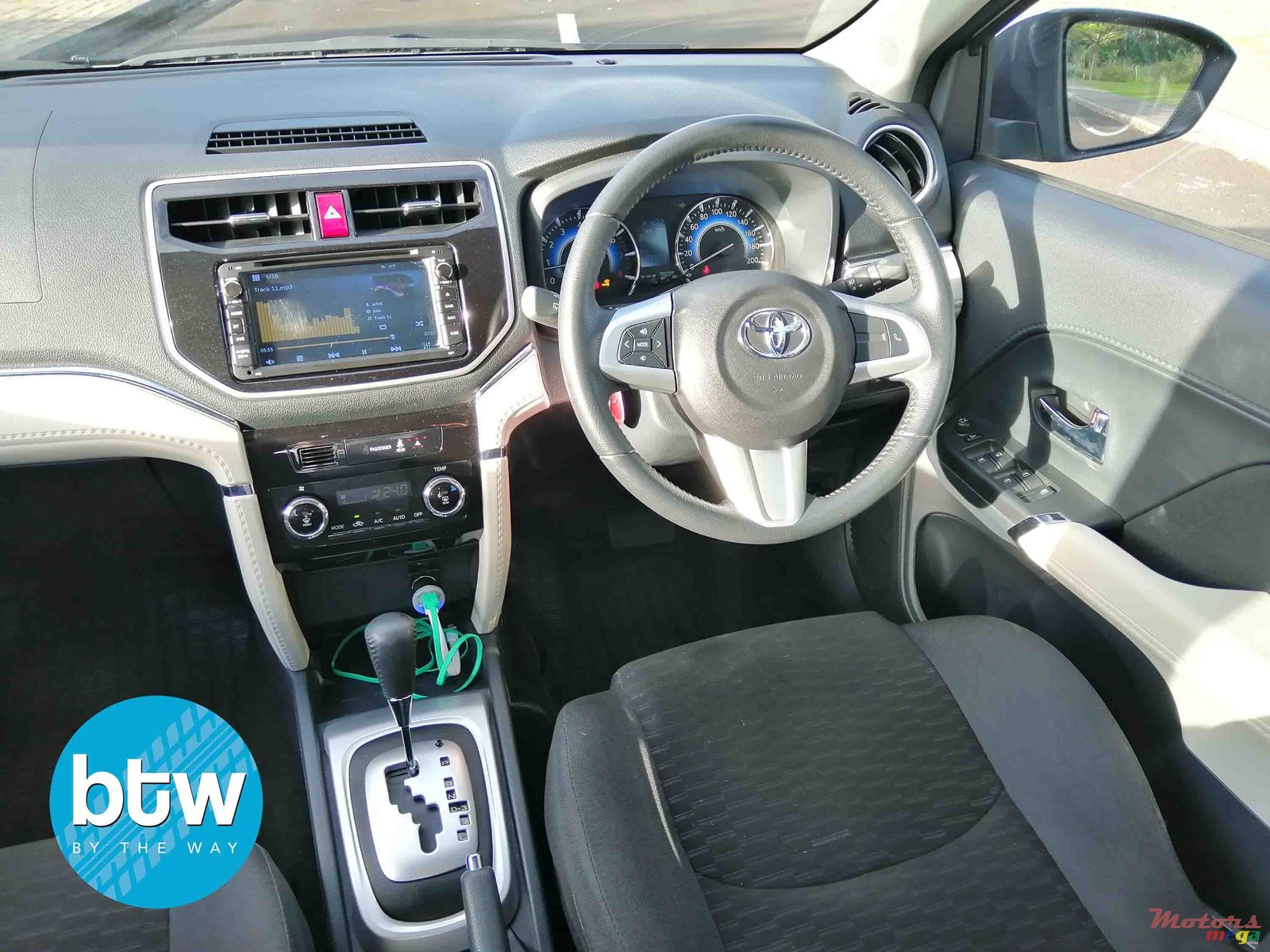 2017' Toyota photo #6