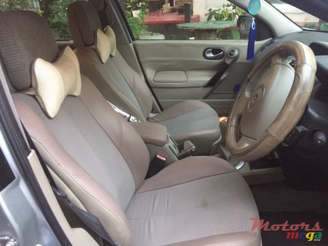 2007' Renault Megane photo #4