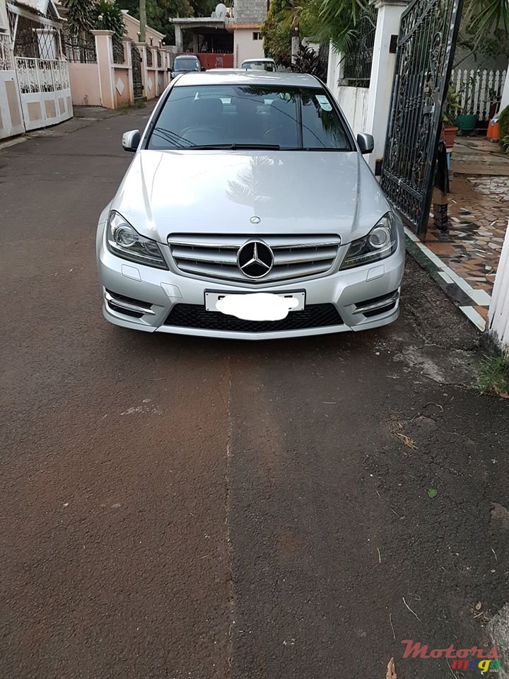 2013' Mercedes-Benz C-Class C250 photo #2