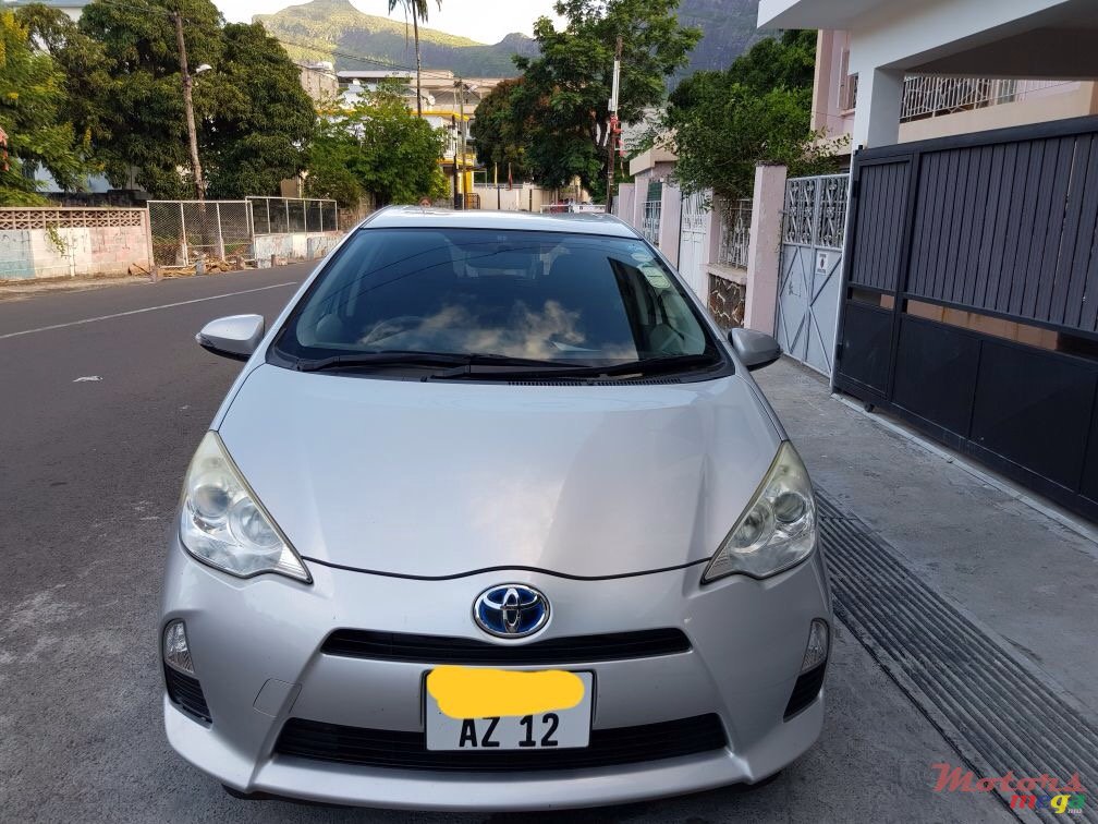 2012' Toyota Aqua photo #2