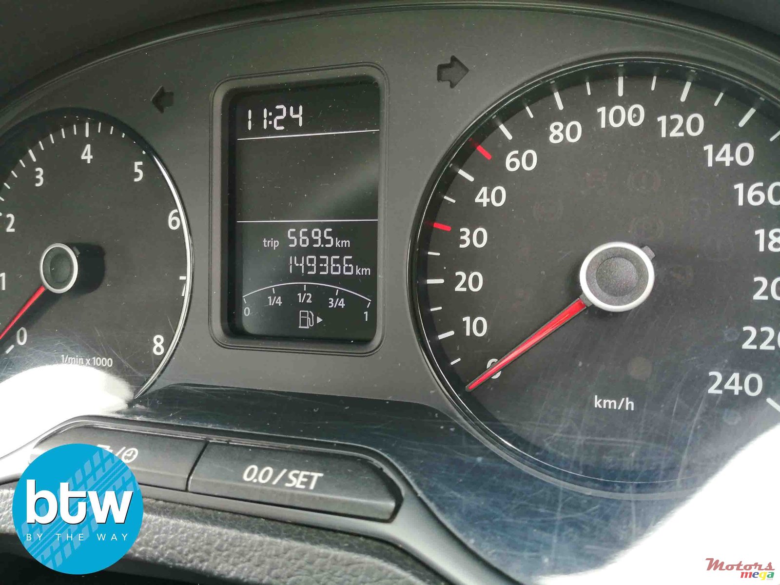 2014' Volkswagen Polo photo #7