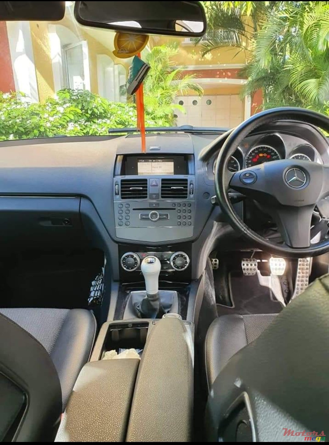 2009' Mercedes-Benz C-Class photo #3