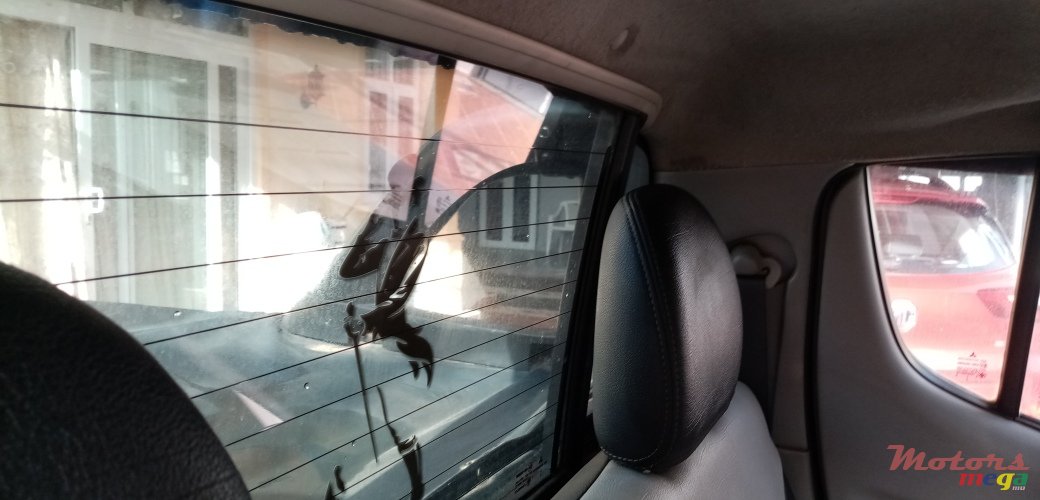 2010' Mitsubishi L 200 photo #5