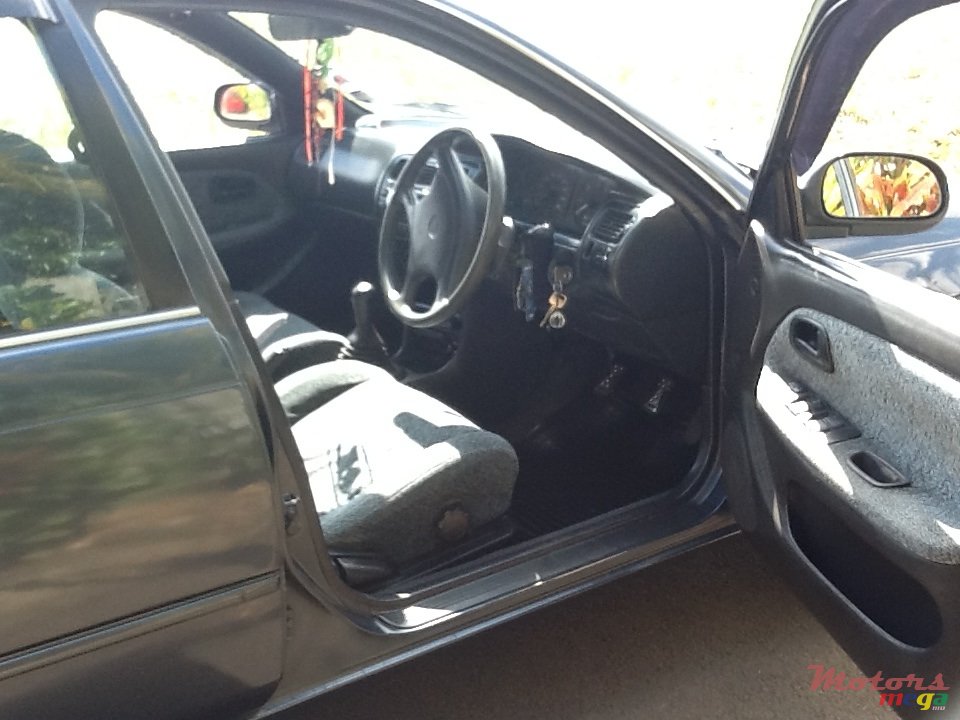 1995' Toyota photo #7