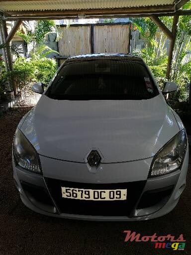 2009' Renault Megane photo #1