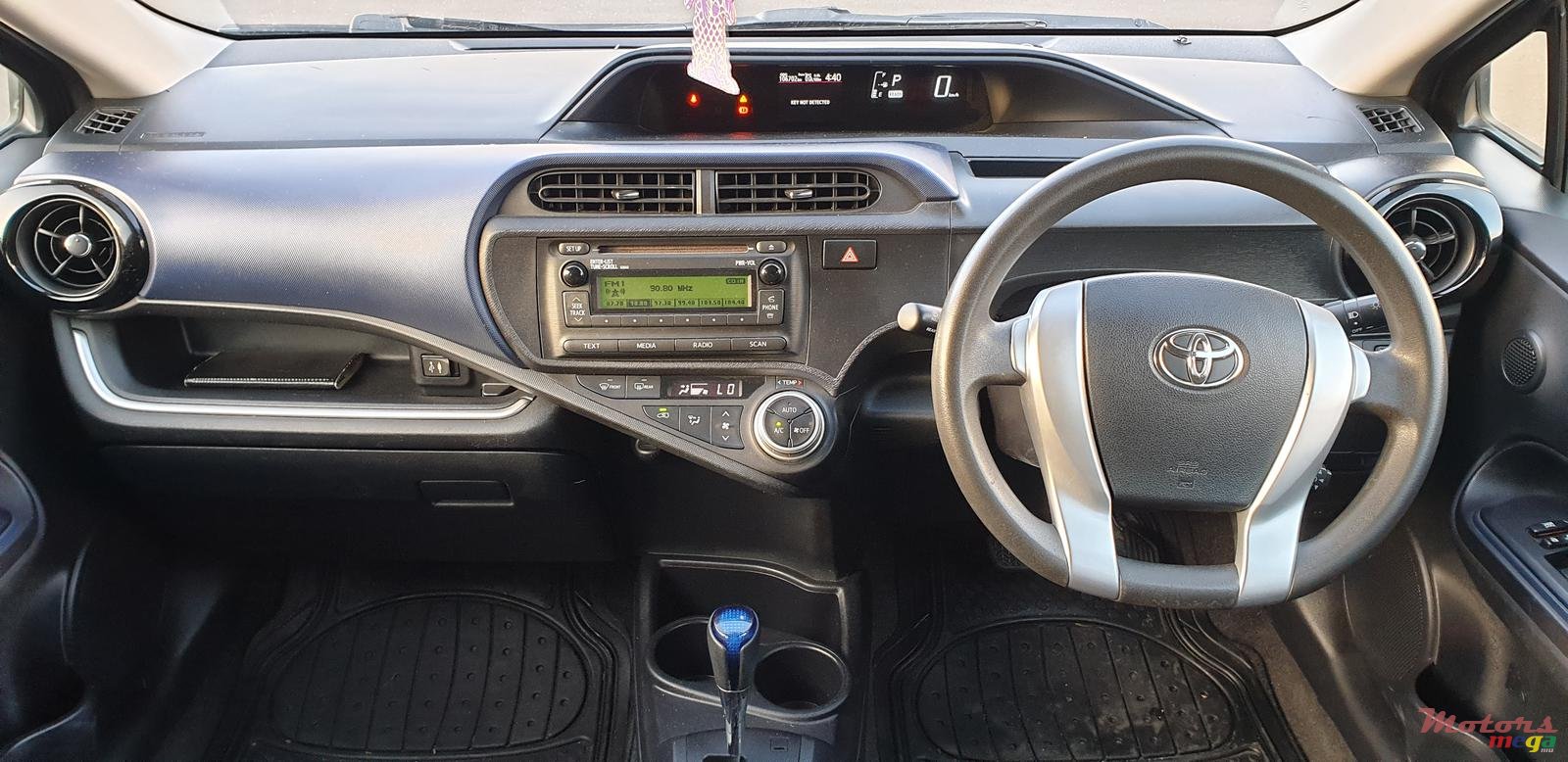 2016' Toyota Aqua photo #6