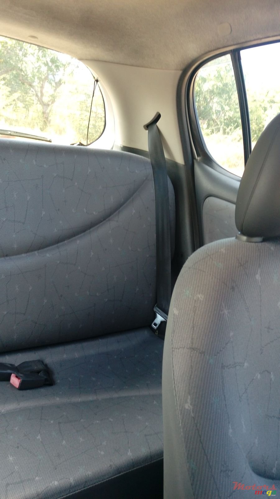 2000' Toyota Vitz Hatchback photo #1