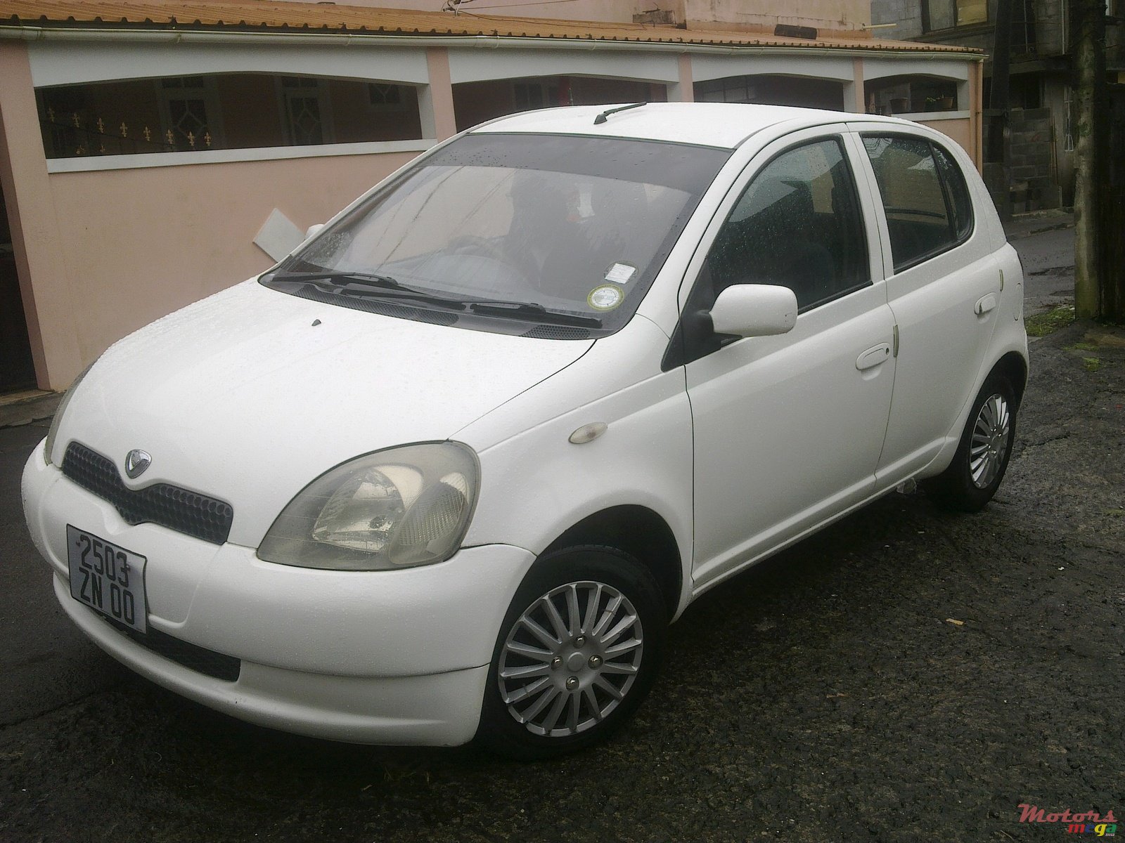 2000' Toyota Vitz photo #1