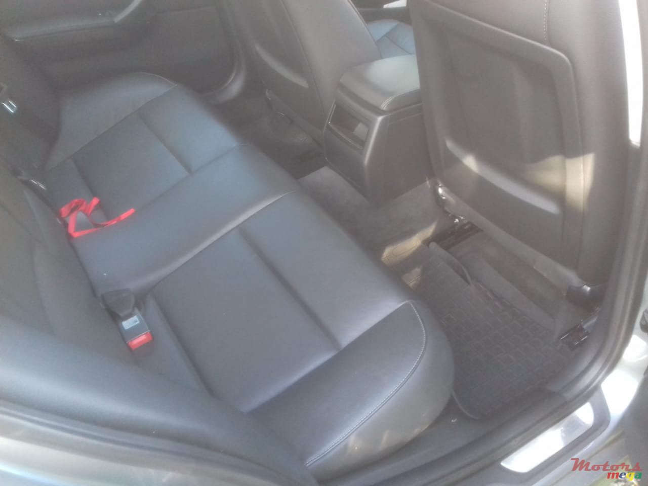 2010' BMW 320 photo #5