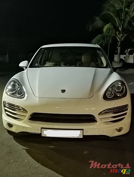 2012' Porsche Cayenne photo #6
