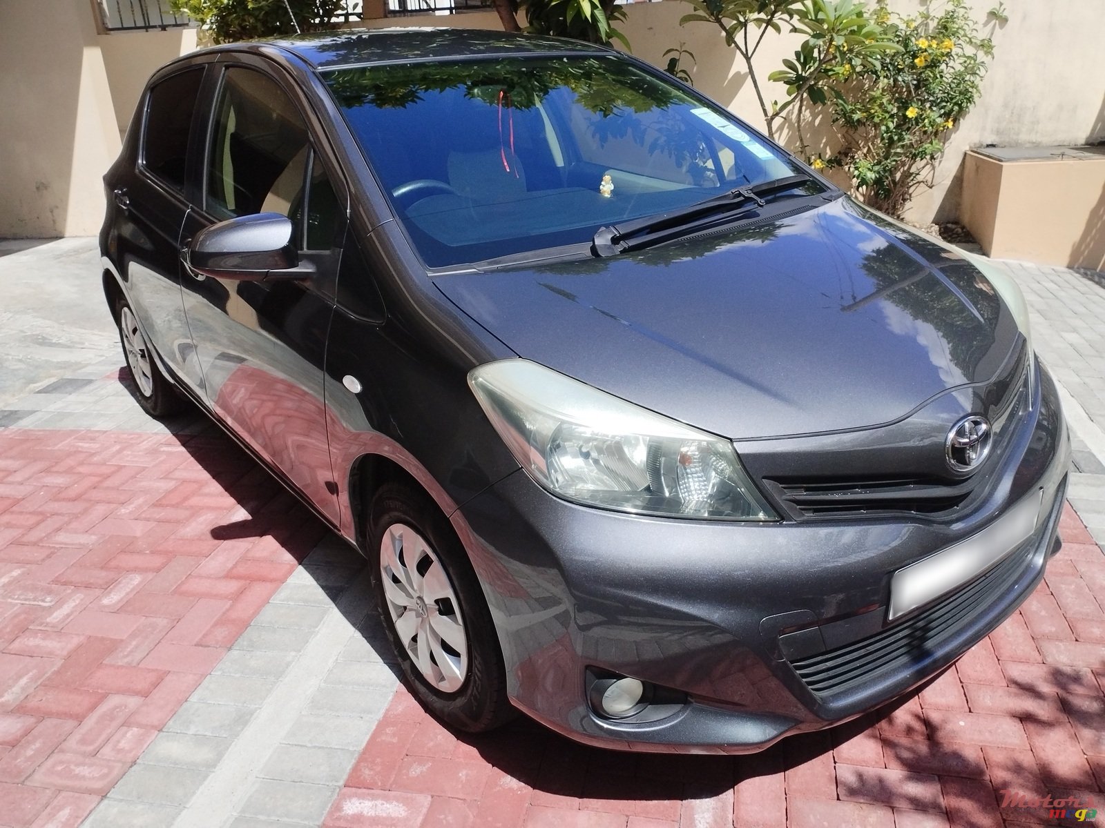 2014' Toyota Yaris photo #1